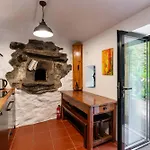 아파트 Casas Da Terca - Modern Comfort In Traditional Set Within 300sqm Of Private Gardens To Explore *