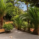 Casas Da Terca - Modern Comfort In Traditional Set Within 300sqm Of Private Gardens To Explore *
