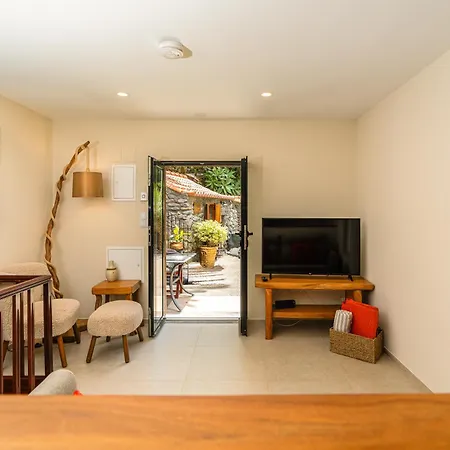 Daire Casas Da Terca - Modern Comfort In Traditional Set Within 300sqm Of Private Gardens To Explore