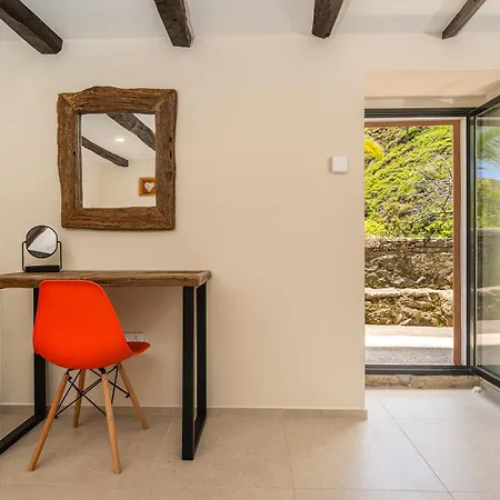 Casas Da Terca - Modern Comfort In Traditional Set Within 300sqm Of Private Gardens To Explore Apartman *