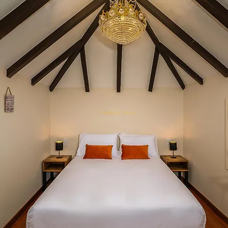 Daire Casas Da Terca - Modern Comfort In Traditional Set Within 300sqm Of Private Gardens To Explore *