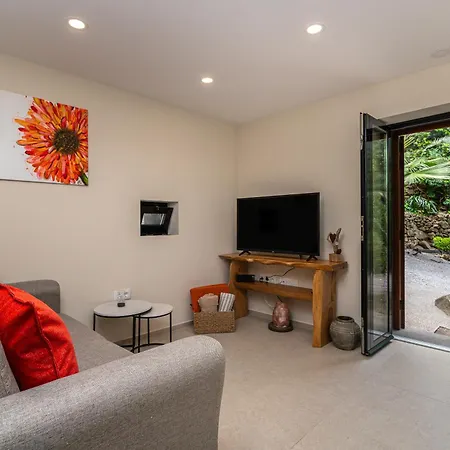 Apartman Casas Da Terca - Modern Comfort In Traditional Set Within 300sqm Of Private Gardens To Explore