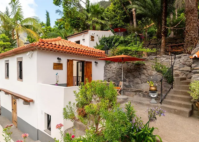 Casas Da Terca - Modern Comfort In Traditional Set Within 300sqm Of Private Gardens To Explore *