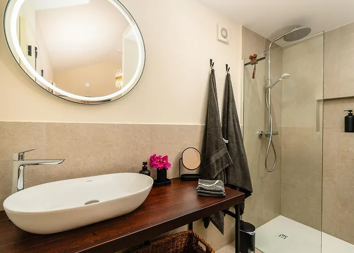 Casas Da Terca - Modern Comfort In Traditional Set Within 300sqm Of Private Gardens To Explore Lägenhet Tabua (Madeira)