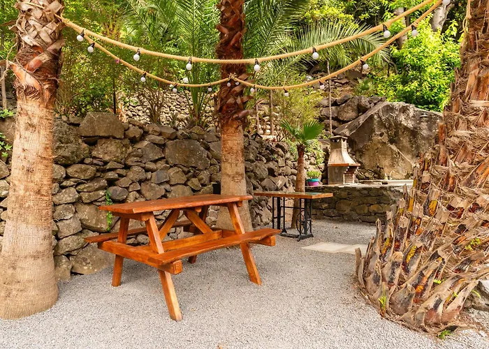 Casas Da Terca - Modern Comfort In Traditional Set Within 300sqm Of Private Gardens To Explore Tabua (Madeira)