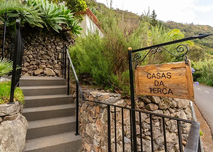 Casas Da Terca - Modern Comfort In Traditional Set Within 300sqm Of Private Gardens To Explore Tabua (Madeira)