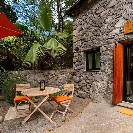 Casas Da Terca - Modern Comfort In Traditional Set Within 300sqm Of Private Gardens To Explore