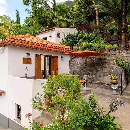 Casas Da Terca - Modern Comfort In Traditional Set Within 300sqm Of Private Gardens To Explore *