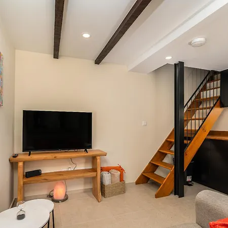 Casas Da Terca - Modern Comfort In Traditional Set Within 300sqm Of Private Gardens To Explore Appartement Tabua (Madeira)