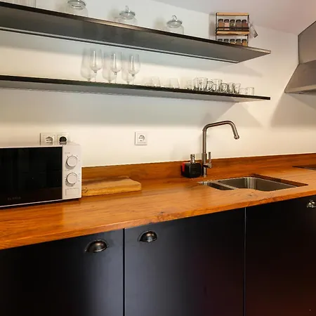 Casas Da Terca - Modern Comfort In Traditional Set Within 300sqm Of Private Gardens To Explore *