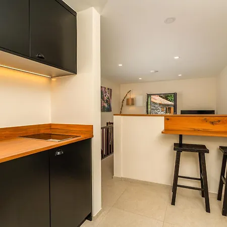 Casas Da Terca - Modern Comfort In Traditional Set Within 300sqm Of Private Gardens To Explore Apartmán