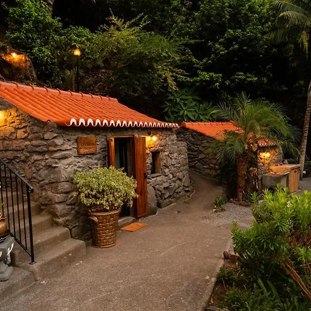 Casas Da Terca - Modern Comfort In Traditional Set Within 300sqm Of Private Gardens To Explore Tabua (Madeira)