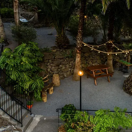 Casas Da Terca - Modern Comfort In Traditional Set Within 300sqm Of Private Gardens To Explore