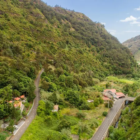 Casas Da Terca - Modern Comfort In Traditional Set Within 300sqm Of Private Gardens To Explore * Tabua (Madeira)