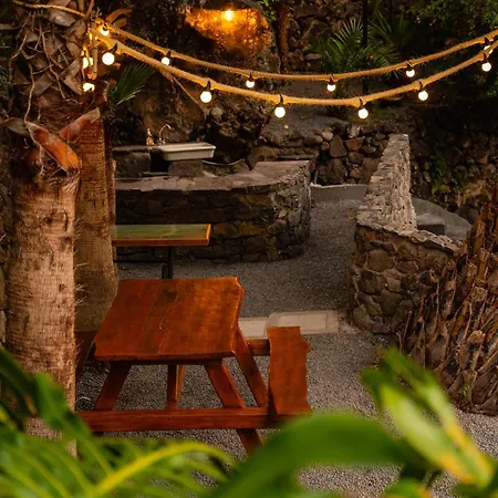 Casas Da Terca - Modern Comfort In Traditional Set Within 300sqm Of Private Gardens To Explore