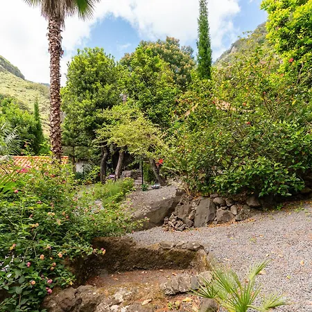 Apartmán Casas Da Terca - Modern Comfort In Traditional Set Within 300sqm Of Private Gardens To Explore Tabua (Madeira)