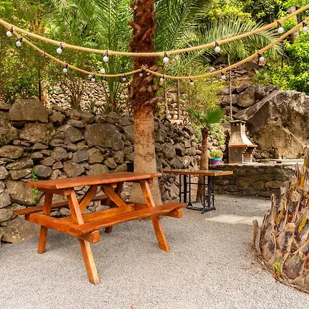 Casas Da Terca - Modern Comfort In Traditional Set Within 300sqm Of Private Gardens To Explore Tabua (Madeira)