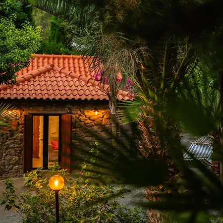 Appartement Casas Da Terca - Modern Comfort In Traditional Set Within 300sqm Of Private Gardens To Explore Tabua (Madeira)