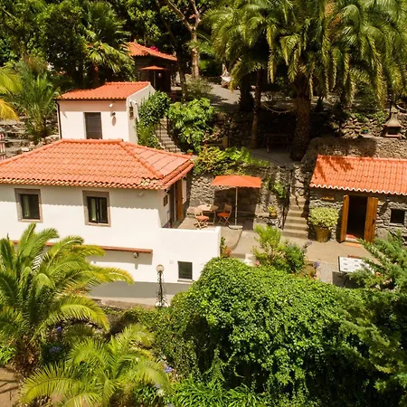 Casas Da Terca - Modern Comfort In Traditional Set Within 300sqm Of Private Gardens To Explore Tabua (Madeira)