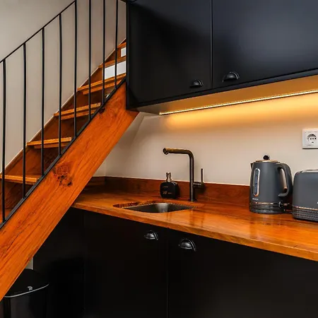 Casas Da Terca - Modern Comfort In Traditional Set Within 300sqm Of Private Gardens To Explore * Tabua (Madeira)