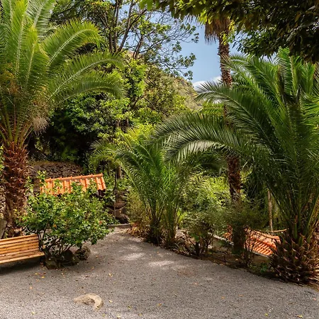 Casas Da Terca - Modern Comfort In Traditional Set Within 300sqm Of Private Gardens To Explore *