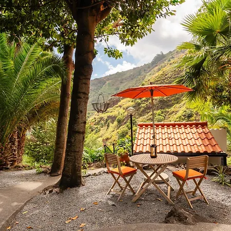 Casas Da Terca - Modern Comfort In Traditional Set Within 300sqm Of Private Gardens To Explore * Tabua (Madeira)
