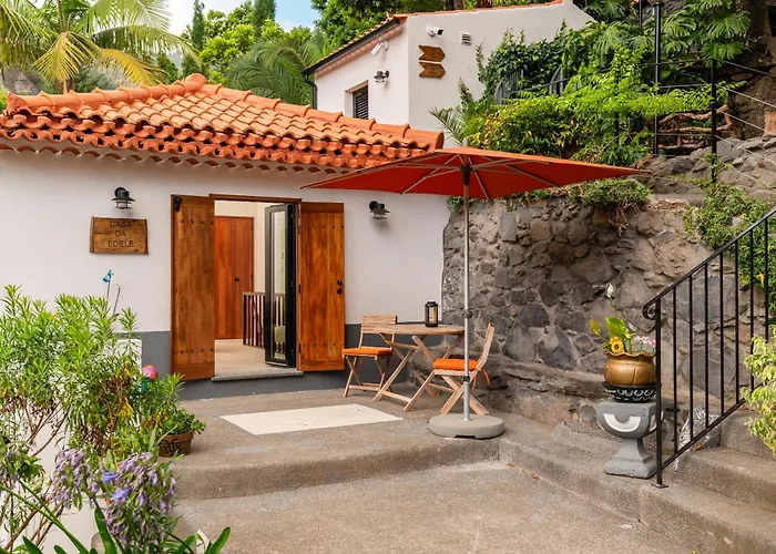 Casas Da Terca - Modern Comfort In Traditional Set Within 300sqm Of Private Gardens To Explore Apartment *
