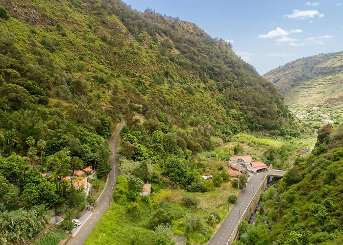 Casas Da Terca - Modern Comfort In Traditional Set Within 300sqm Of Private Gardens To Explore * Tabua (Madeira)