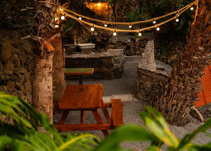 Casas Da Terca - Modern Comfort In Traditional Set Within 300sqm Of Private Gardens To Explore