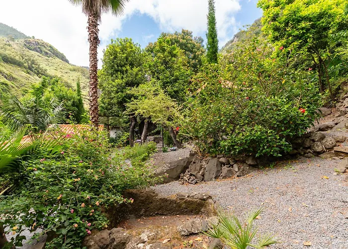 Apartamento Casas Da Terca - Modern Comfort In Traditional Set Within 300sqm Of Private Gardens To Explore Tabua (Madeira)