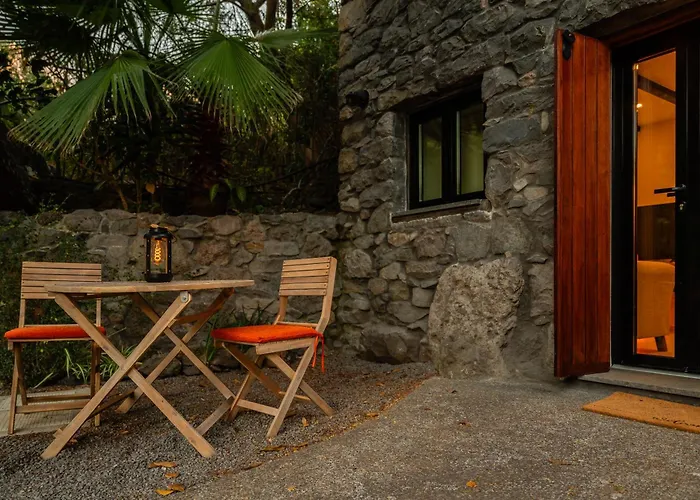 Apartamento Casas Da Terca - Modern Comfort In Traditional Set Within 300sqm Of Private Gardens To Explore