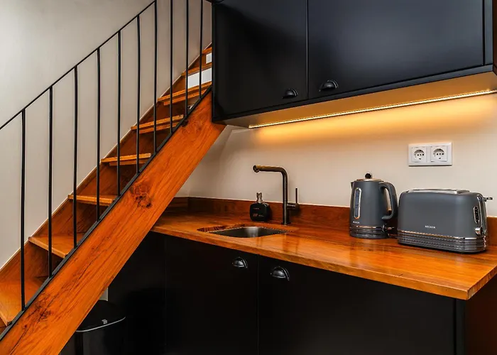 Casas Da Terca - Modern Comfort In Traditional Set Within 300sqm Of Private Gardens To Explore * Tabua (Madeira)