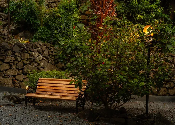Casas Da Terca - Modern Comfort In Traditional Set Within 300sqm Of Private Gardens To Explore Tabua (Madeira)