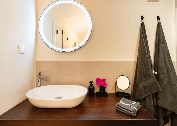 Casas Da Terca - Modern Comfort In Traditional Set Within 300sqm Of Private Gardens To Explore