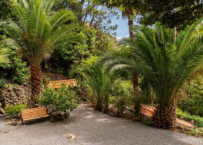 Casas Da Terca - Modern Comfort In Traditional Set Within 300sqm Of Private Gardens To Explore *