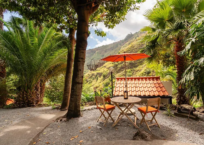 Casas Da Terca - Modern Comfort In Traditional Set Within 300sqm Of Private Gardens To Explore * Tabua (Madeira)
