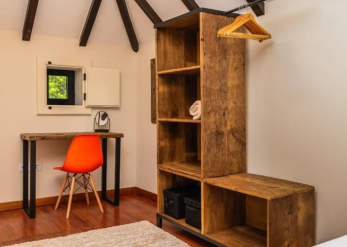 Apartamento Casas Da Terca - Modern Comfort In Traditional Set Within 300sqm Of Private Gardens To Explore *