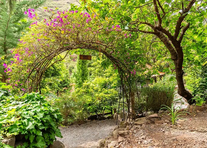 Apartamento Casas Da Terca - Modern Comfort In Traditional Set Within 300sqm Of Private Gardens To Explore Tabua (Madeira)